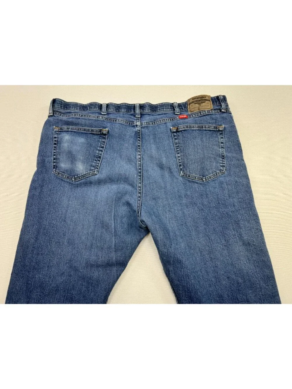 Wrangler Men's Regular Fit Straight Leg Jeans Stretch Denim 44x29 Blue Mid Wash